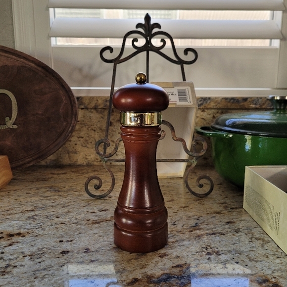 WPepper Mill - Picture 1 of 7